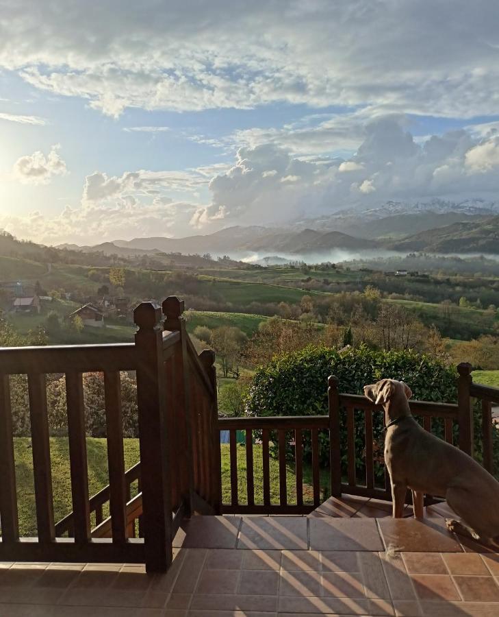 La Casa De Nuria Guest House Onís Екстериор снимка