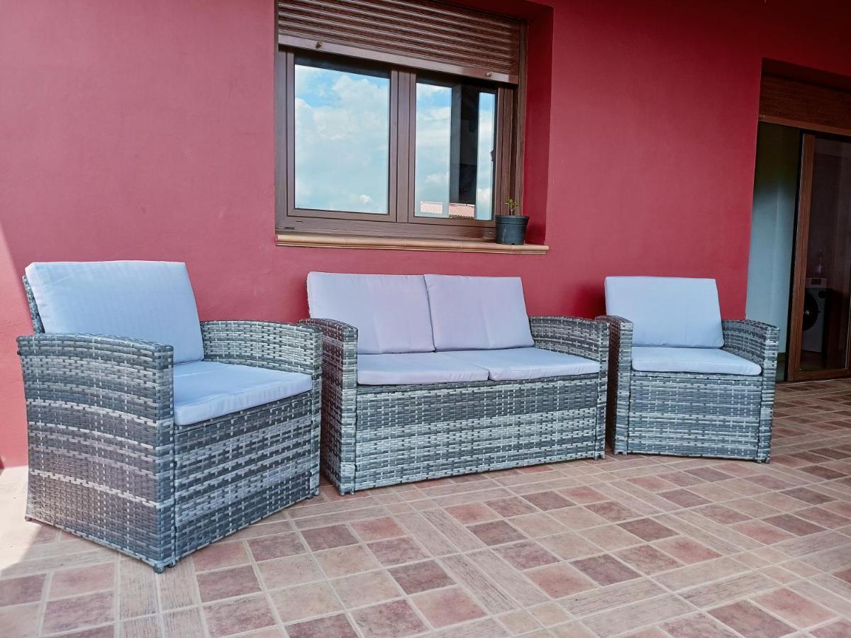 La Casa De Nuria Guest House Onís Екстериор снимка