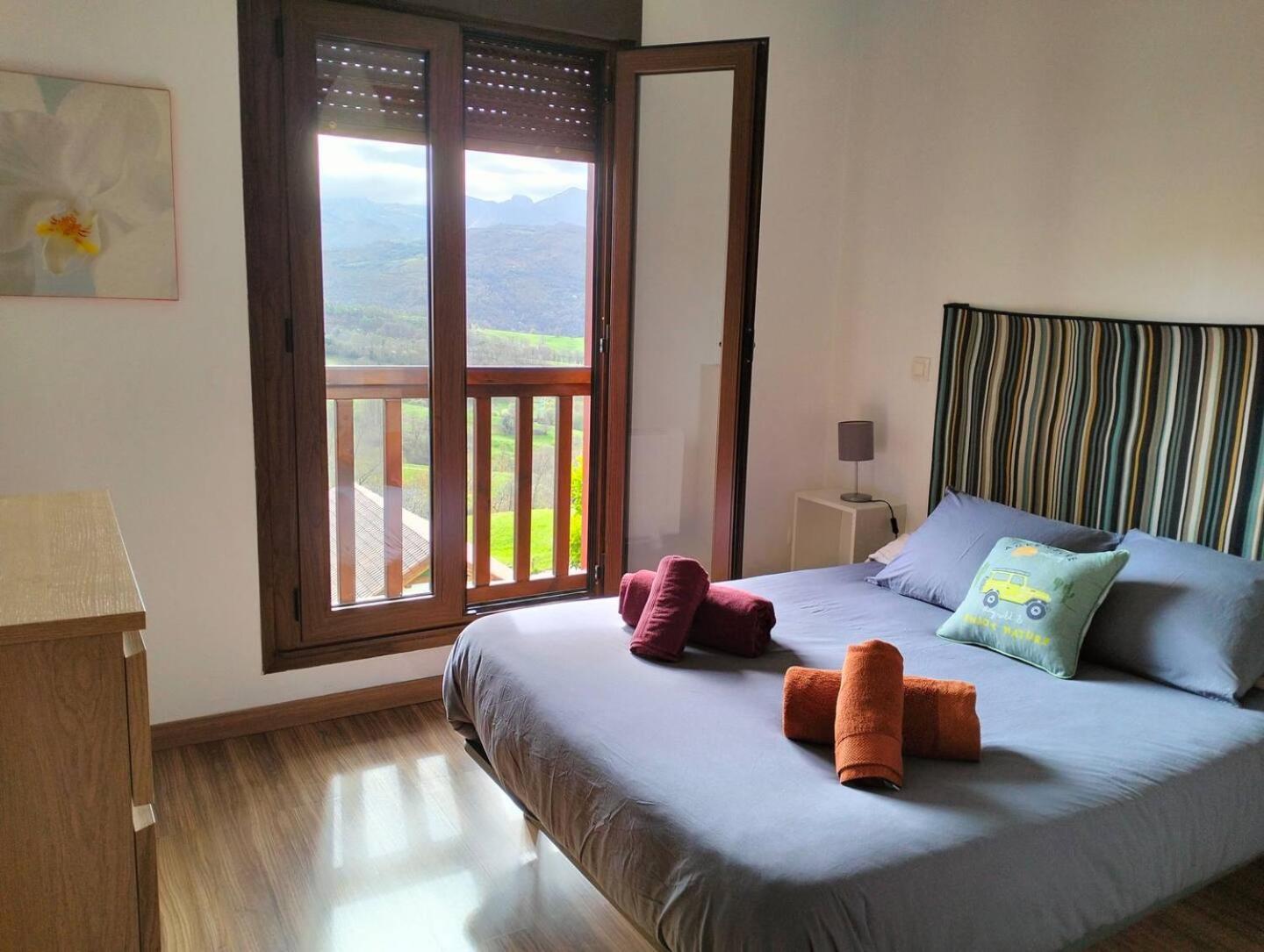 La Casa De Nuria Guest House Onís Екстериор снимка