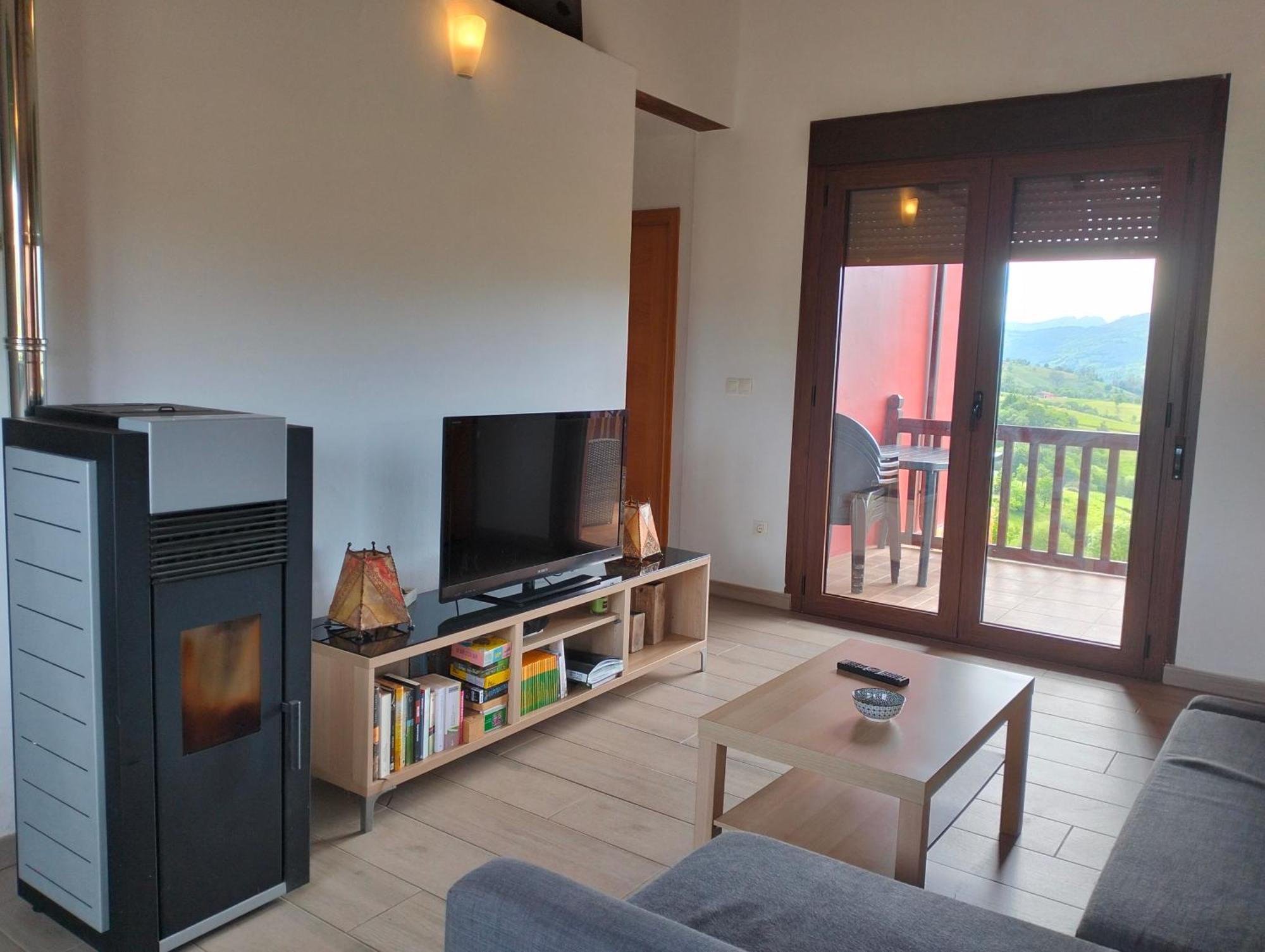 La Casa De Nuria Guest House Onís Екстериор снимка