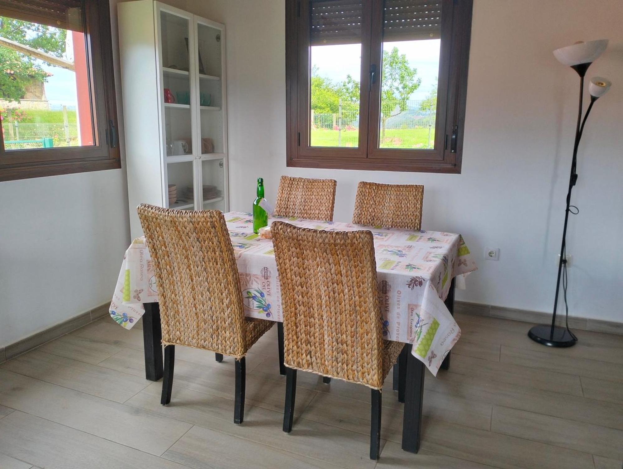 La Casa De Nuria Guest House Onís Екстериор снимка