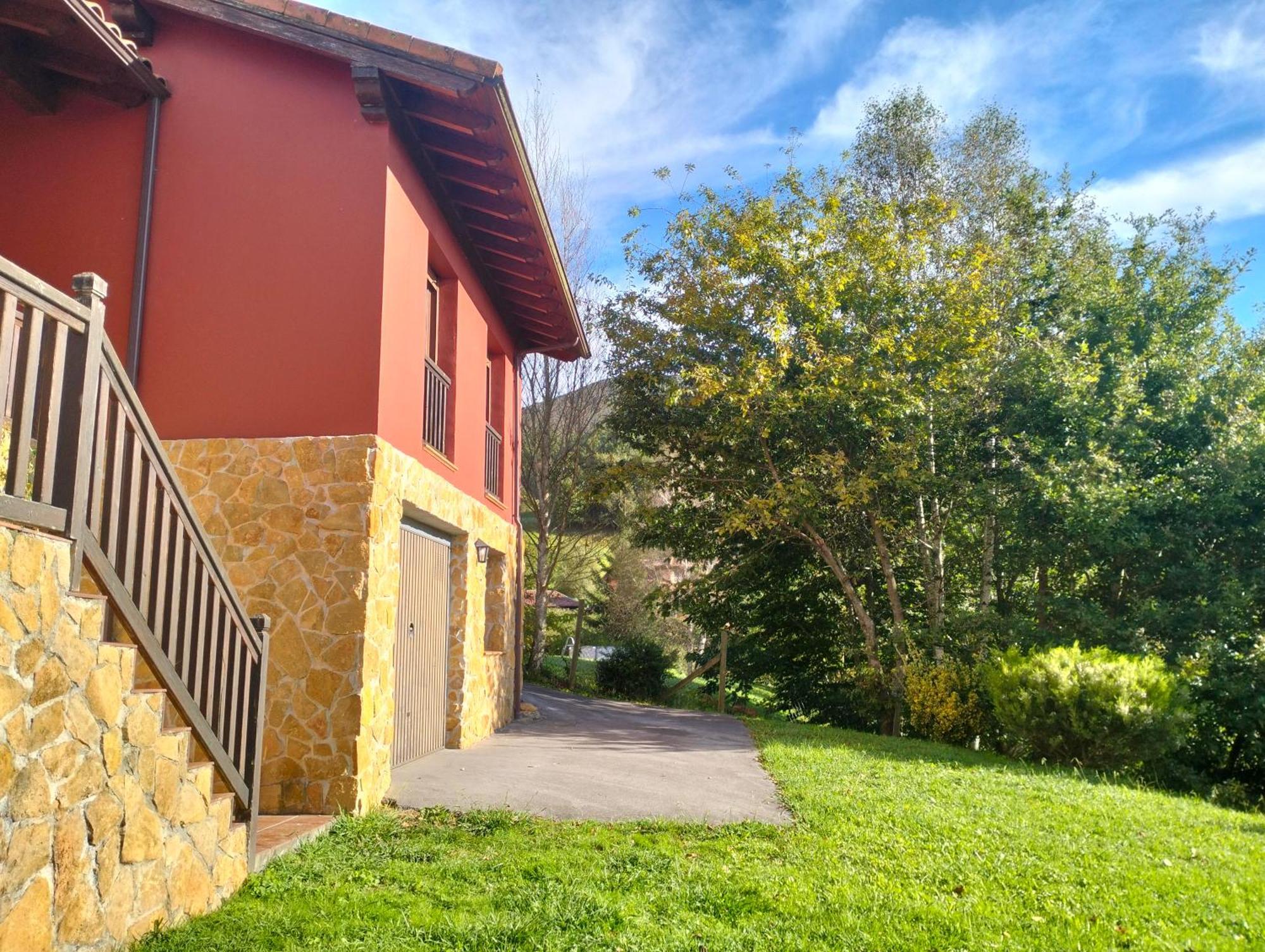 La Casa De Nuria Guest House Onís Екстериор снимка