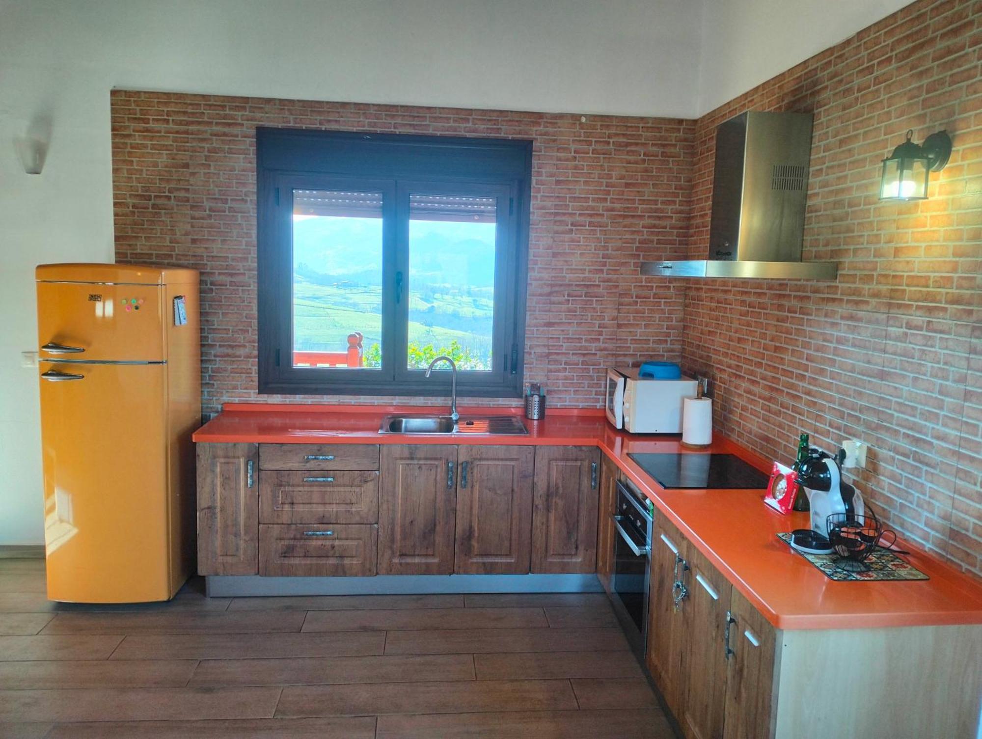 La Casa De Nuria Guest House Onís Екстериор снимка