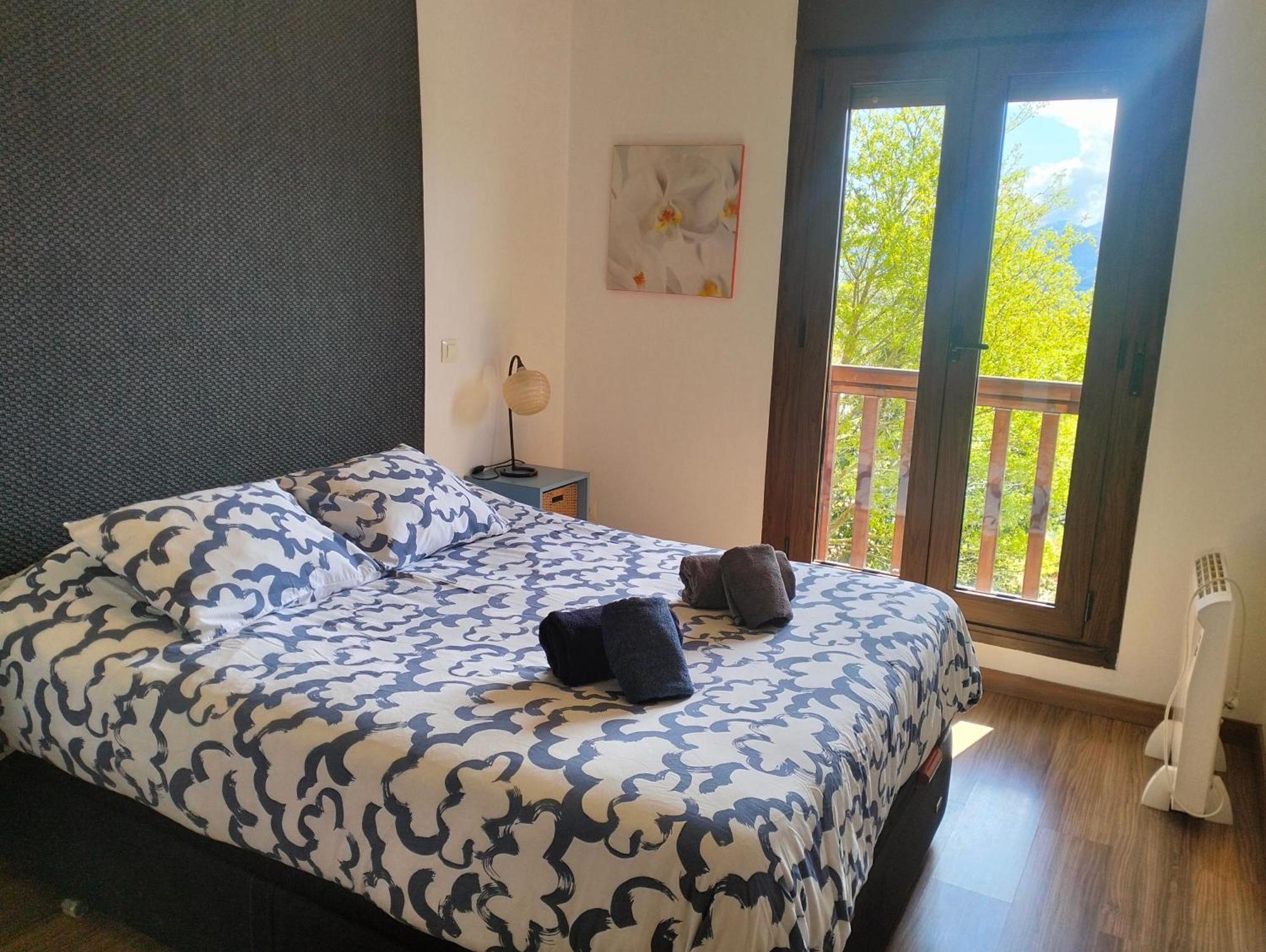 La Casa De Nuria Guest House Onís Екстериор снимка